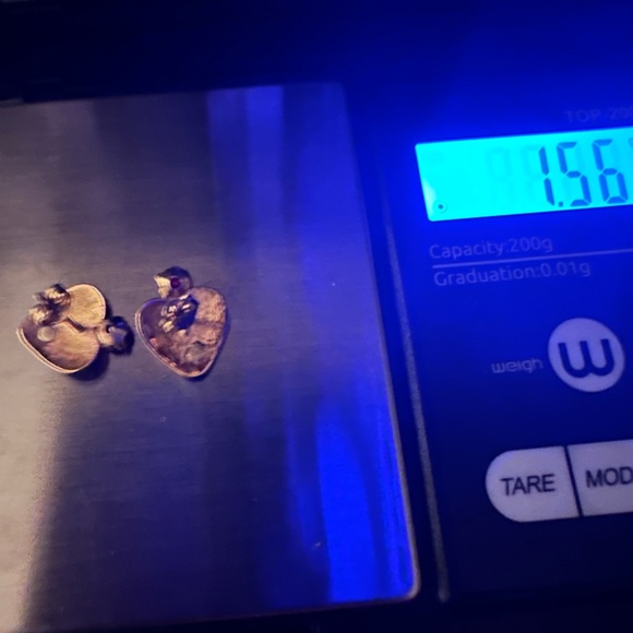 Vintage 18k gold earrings with Genuine Ruby &etched detailing - Picture 16 of 16